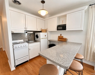 855 E Broadway - Photo Thumbnail 7