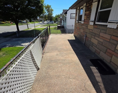 66 Gates Avenue - Photo Thumbnail 2