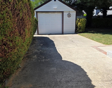 66 Gates Avenue - Photo Thumbnail 14