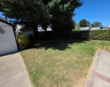 66 Gates Avenue - Photo Thumbnail 16