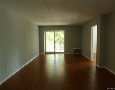 416 Benedict Avenue - Photo Thumbnail 2