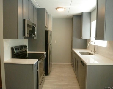 416 Benedict Avenue - Photo Thumbnail 4