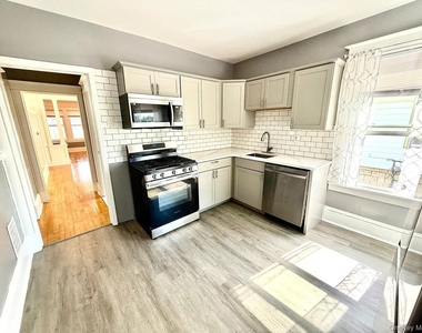 30 Manitou Avenue - Photo Thumbnail 4