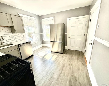 30 Manitou Avenue - Photo Thumbnail 9