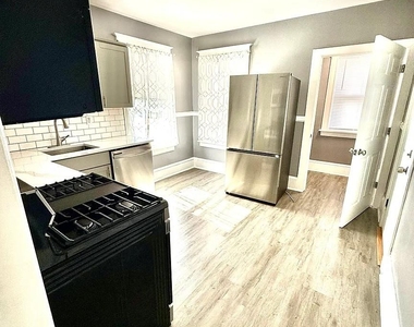 30 Manitou Avenue - Photo Thumbnail 11