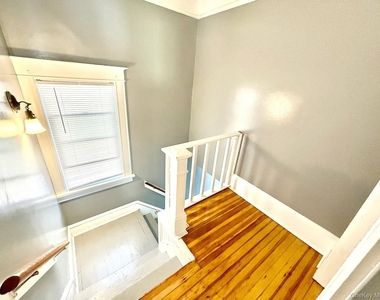 30 Manitou Avenue - Photo Thumbnail 2