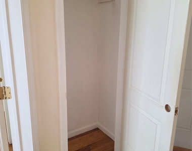 195-25 Woodhull Avenue - Photo Thumbnail 7