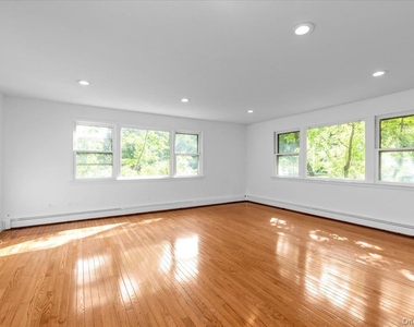 22 Putnam Avenue - Photo Thumbnail 3
