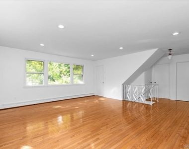 22 Putnam Avenue - Photo Thumbnail 5