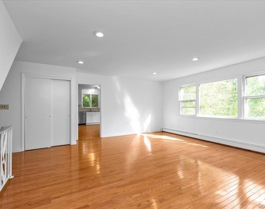 22 Putnam Avenue - Photo Thumbnail 7