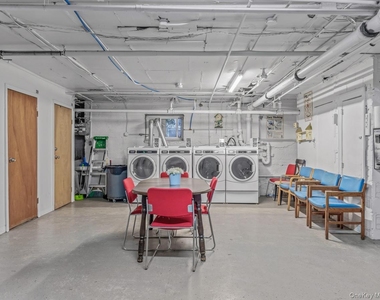 30 Shipherd Avenue - Photo Thumbnail 13