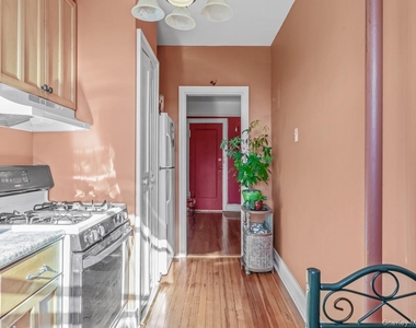30 Shipherd Avenue - Photo Thumbnail 9