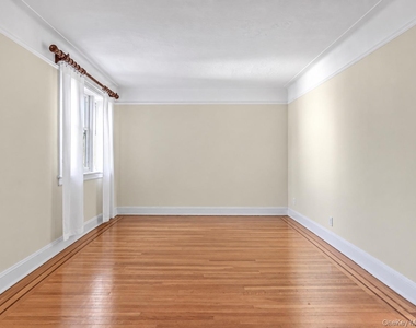 30 Shipherd Avenue - Photo Thumbnail 6