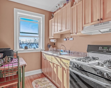 30 Shipherd Avenue - Photo Thumbnail 8