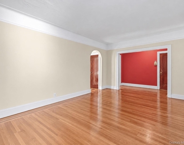30 Shipherd Avenue - Photo Thumbnail 4