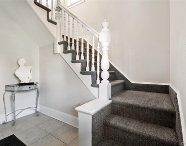 44 Robertson Avenue - Photo Thumbnail 2