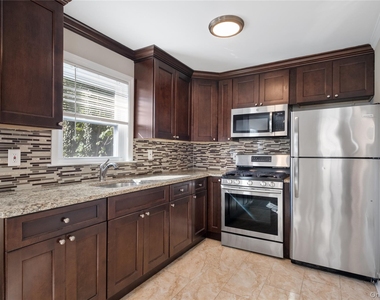 44 Robertson Avenue - Photo Thumbnail 3