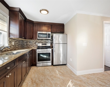 44 Robertson Avenue - Photo Thumbnail 6
