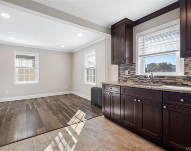 44 Robertson Avenue - Photo Thumbnail 5