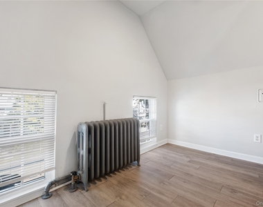 44 Robertson Avenue - Photo Thumbnail 13