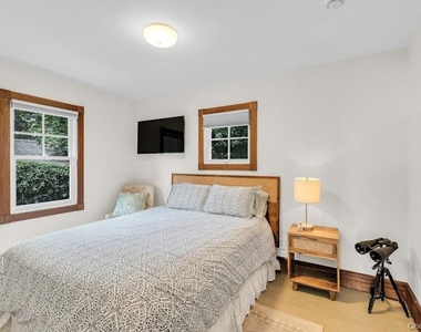310 E Montauk Highway - Photo Thumbnail 17