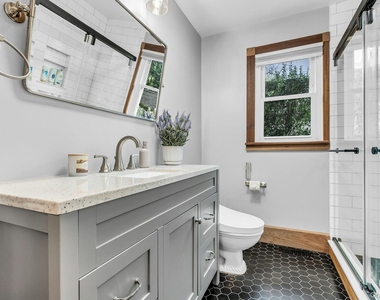 310 E Montauk Highway - Photo Thumbnail 18