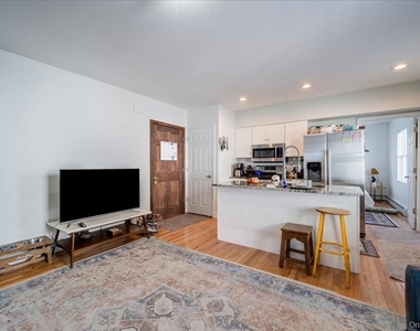 82 Broadway - Photo Thumbnail 3