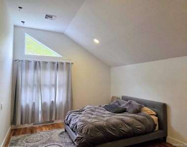 541 Cedarwood Drive - Photo Thumbnail 10