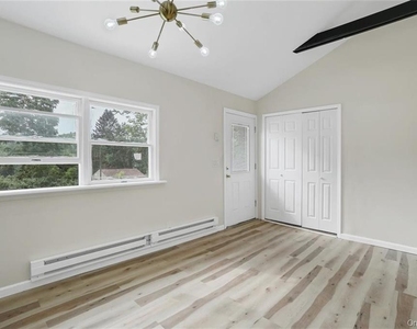 246 Orchard Drive - Photo Thumbnail 8