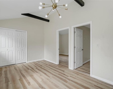 246 Orchard Drive - Photo Thumbnail 10