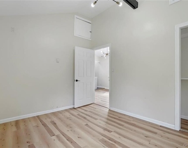 246 Orchard Drive - Photo Thumbnail 14
