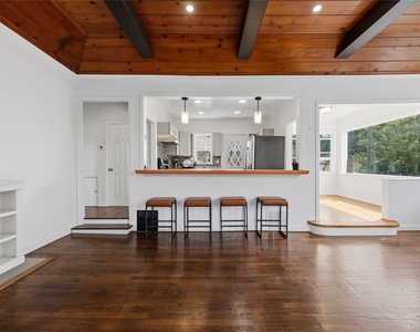 3404 Mohegan Avenue - Photo Thumbnail 9