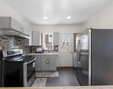 3404 Mohegan Avenue - Photo Thumbnail 14