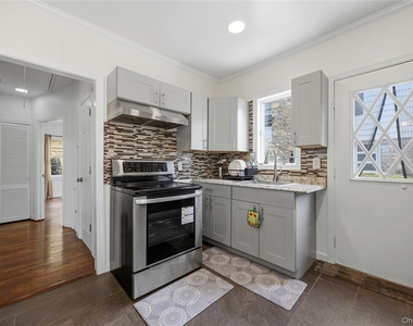 3404 Mohegan Avenue - Photo Thumbnail 12
