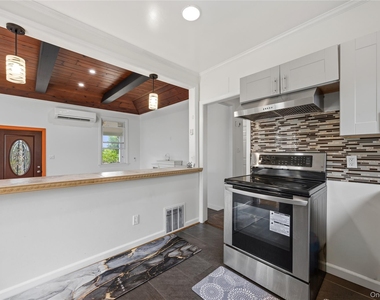3404 Mohegan Avenue - Photo Thumbnail 13