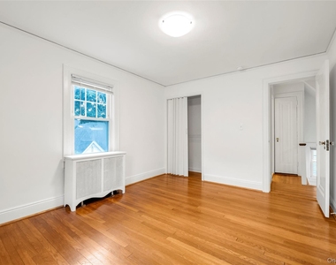 138 Hillcrest Avenue - Photo Thumbnail 13