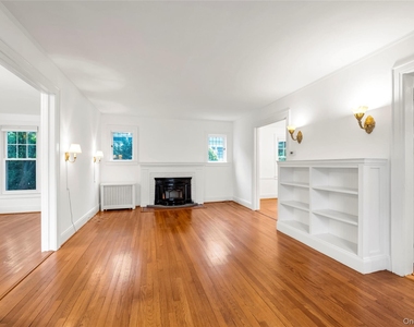138 Hillcrest Avenue - Photo Thumbnail 2