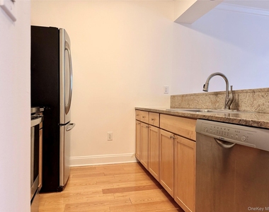 543 Main Street - Photo Thumbnail 11