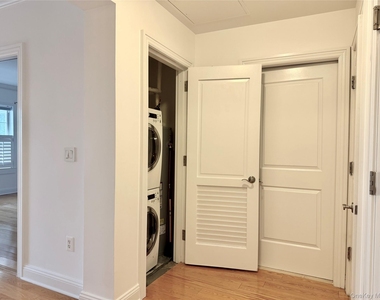 543 Main Street - Photo Thumbnail 15