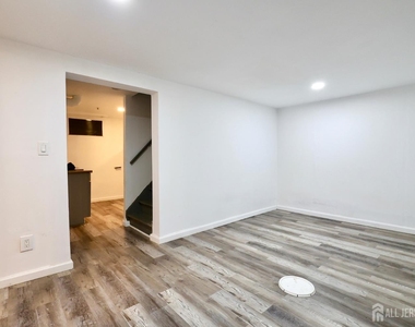 48 Buchanan Avenue - Photo Thumbnail 20