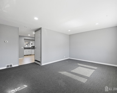 48 Buchanan Avenue - Photo Thumbnail 1