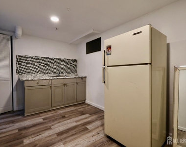 48 Buchanan Avenue - Photo Thumbnail 22