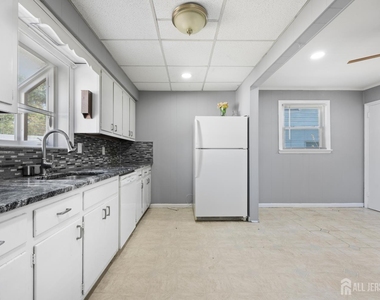 48 Buchanan Avenue - Photo Thumbnail 5