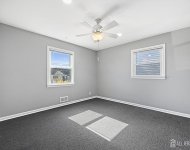 48 Buchanan Avenue - Photo Thumbnail 6