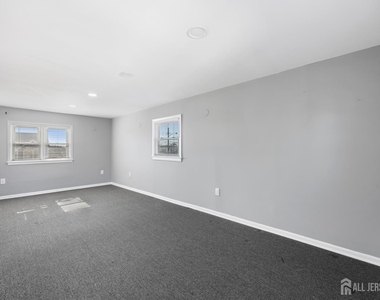 48 Buchanan Avenue - Photo Thumbnail 15