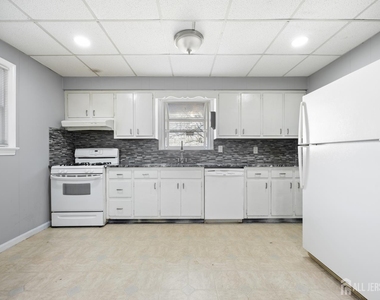 48 Buchanan Avenue - Photo Thumbnail 4