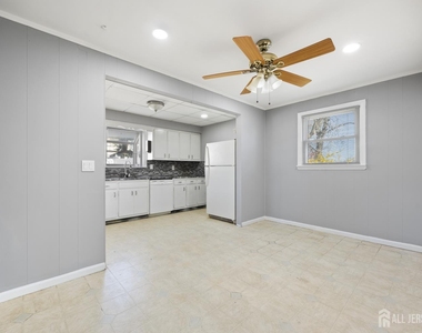 48 Buchanan Avenue - Photo Thumbnail 3