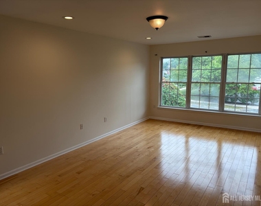 6 Lackland Avenue - Photo Thumbnail 2