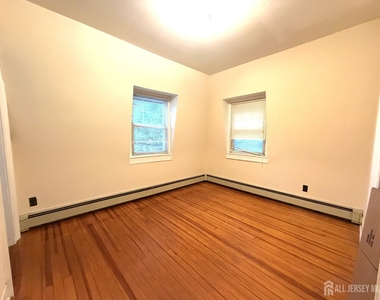 207 Woodbridge Avenue - Photo Thumbnail 3