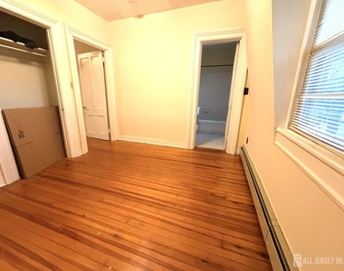 207 Woodbridge Avenue - Photo Thumbnail 4